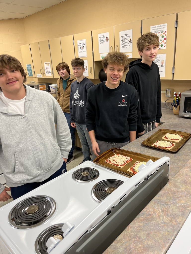 Students in Mrs. Seitz’s Nutrition and Wellness class enjoyed making their own pizzas. Students calculated the nutrition facts from their pizza and compared their findings to popular chain pizza restaurants.