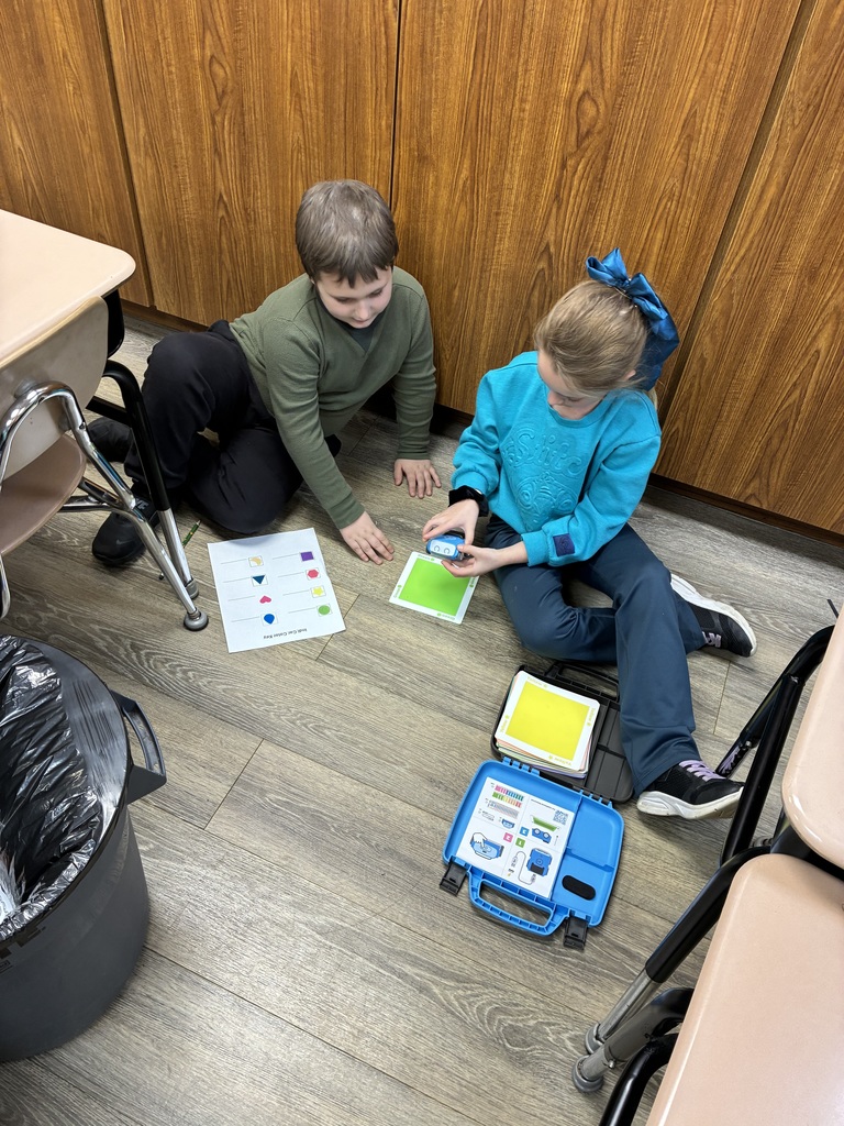 Mrs. Jude from 4-H did a lesson on robotics and coding with Mrs. Alexander’s class.