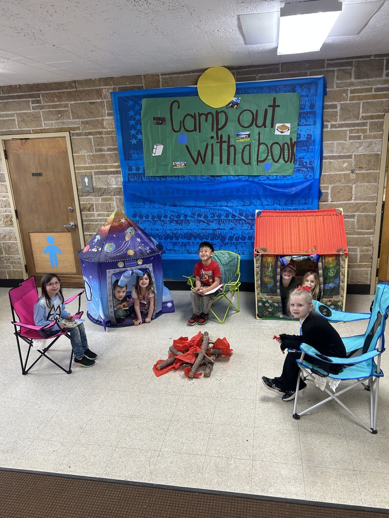 Maplehurst first grade students in Mrs. Caitlyn Cannon's class are enjoying some reading time this week in the adventure reading centers! Police Chief Scott Dahlgren was a guest reader in her classroom, thank you Chief Dahlgren!