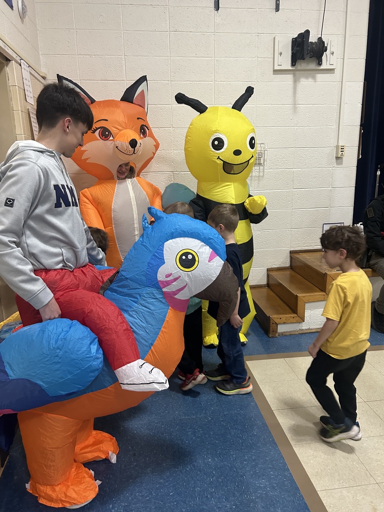 Maplehurst staff and students kicked off right to read on Monday with an assembly that included a story, a reading relay with staff members and a bear hunt adventure with the help of the TLC students, Xavi, Tessa, Grady, Reagan and Autumn. 