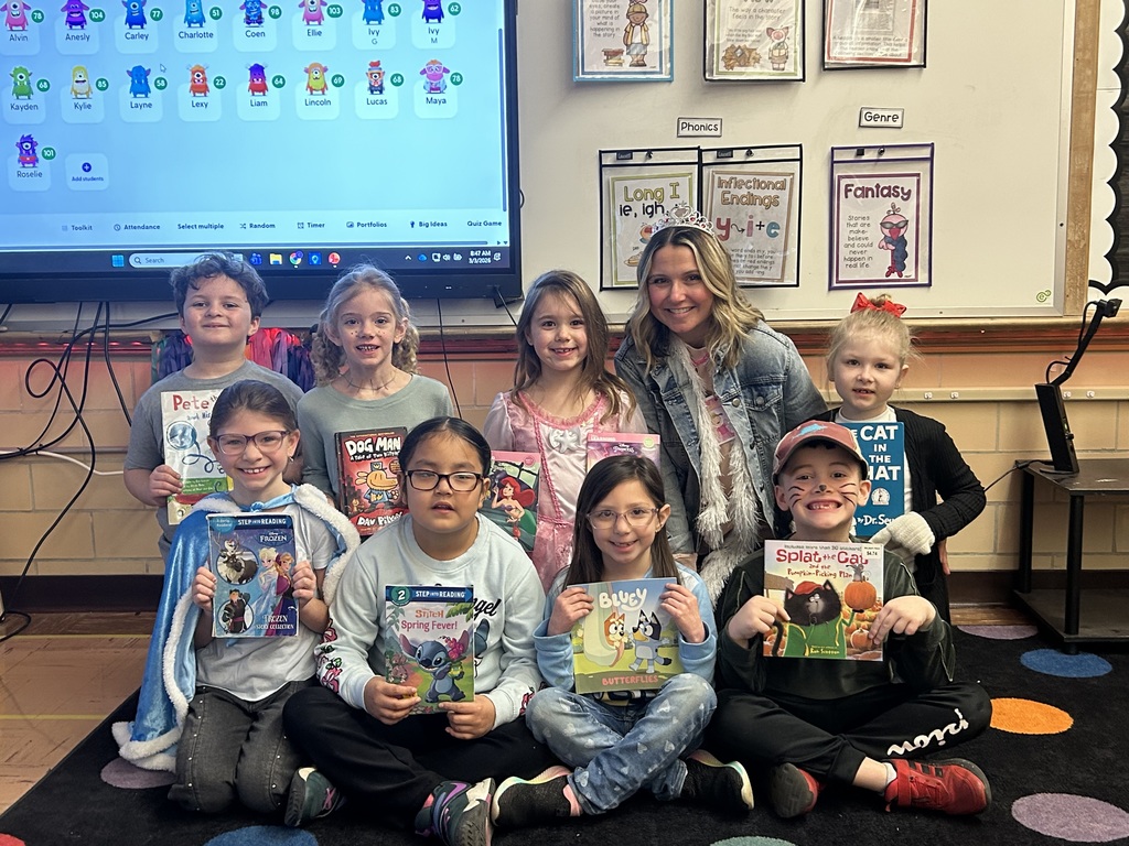 Maplehurst students and staff dressed as their favorite book characters on Tuesday as part of right to read week.  Lots of fun characters!