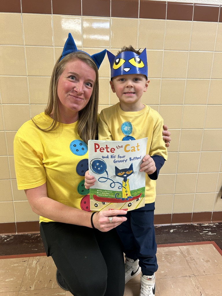 Maplehurst students and staff dressed as their favorite book characters on Tuesday as part of right to read week.  Lots of fun characters!