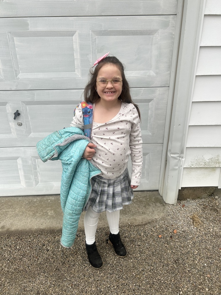 Maplehurst students and staff dressed as their favorite book characters on Tuesday as part of right to read week.  Lots of fun characters!