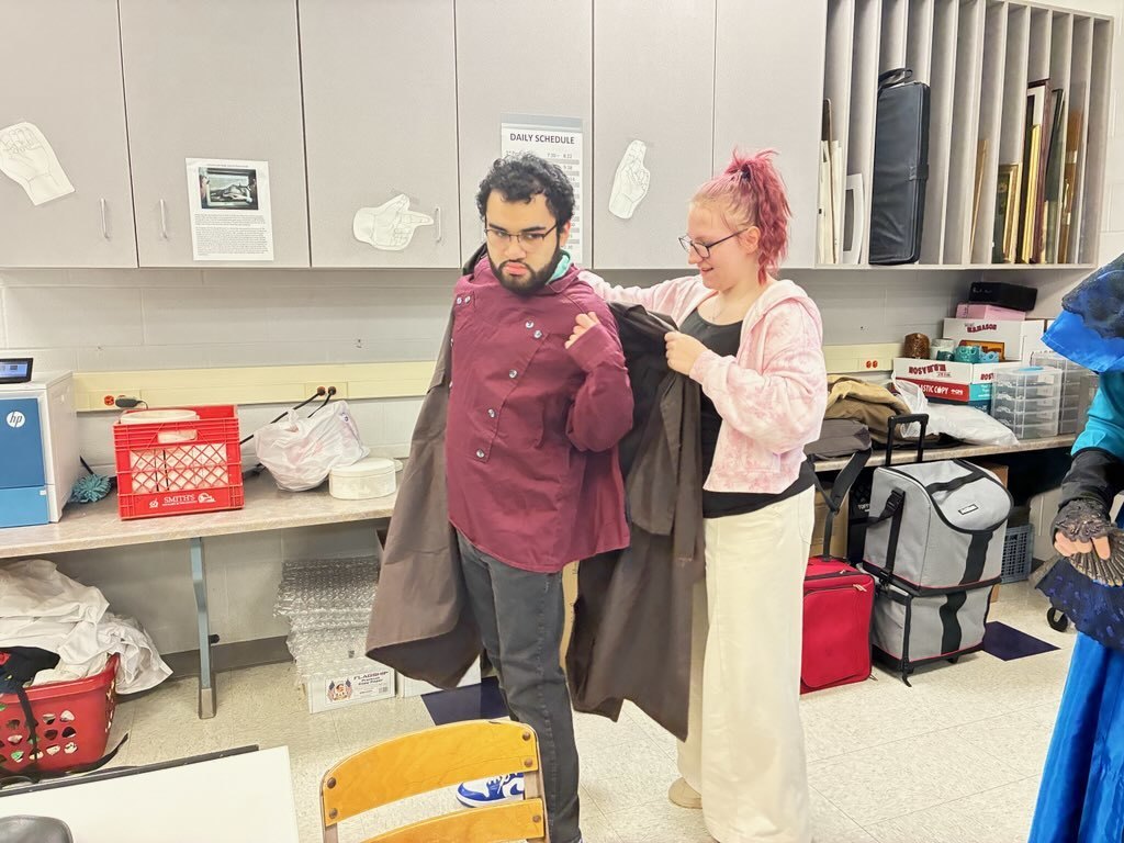 Kamans Art Shoppes from Cedar Point came in and showed the HIgh School  students how they can use their art skills in the real world, and maybe even snag a summer job. They taught the students how to do some old time photography and caricature drawing.  