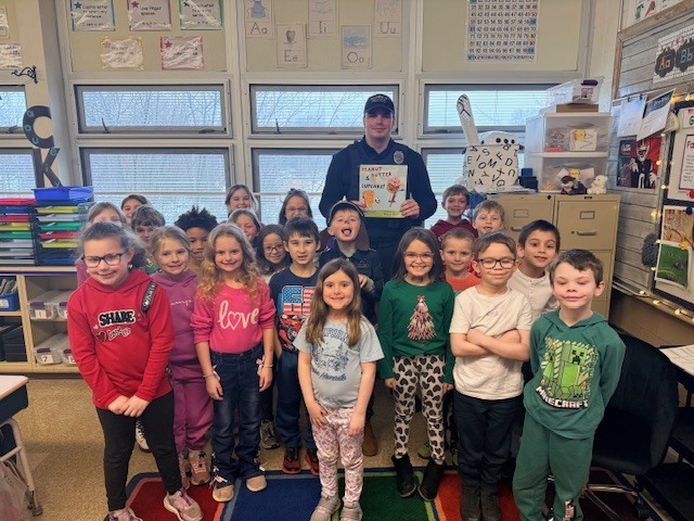 Mrs. Steinwart's class has had a great Right to Read Week.  We have had amazing guest readers, went on a virtual field trip to the Toledo Zoo, read under our desks with flashlights, and went to the book fair to get some new books.  