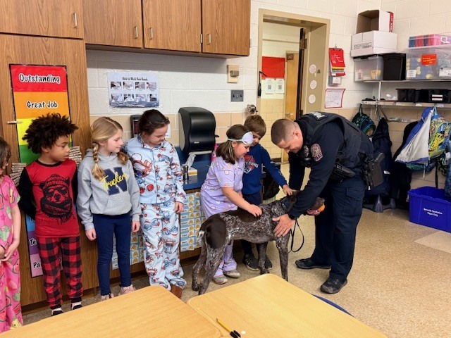 Mrs. Steinwart's class has had a great Right to Read Week.  We have had amazing guest readers, went on a virtual field trip to the Toledo Zoo, read under our desks with flashlights, and went to the book fair to get some new books.  