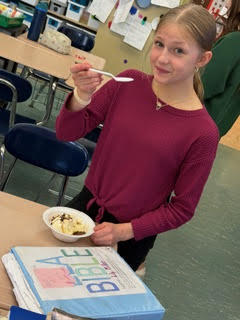 Proof that reading pays off….in ice cream! 7th graders in ELA classes that met their Accelerated Reading goals for the 3rd quarter were rewarded with ice cream.
