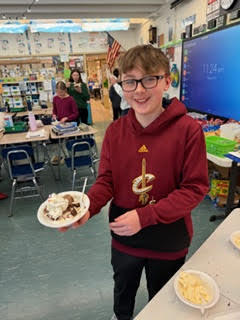 Proof that reading pays off….in ice cream! 7th graders in ELA classes that met their Accelerated Reading goals for the 3rd quarter were rewarded with ice cream.