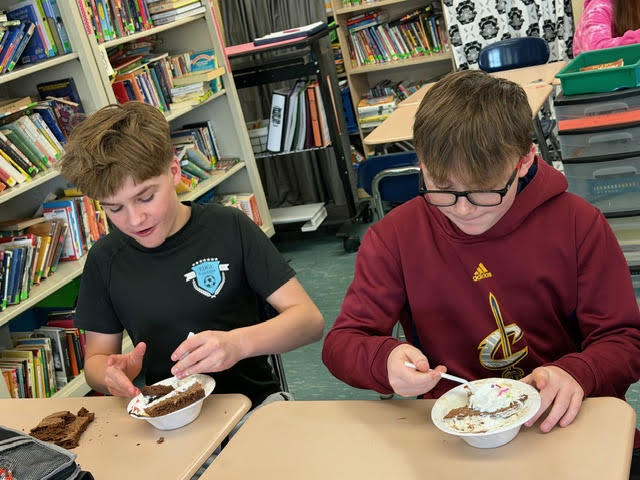 Proof that reading pays off….in ice cream! 7th graders in ELA classes that met their Accelerated Reading goals for the 3rd quarter were rewarded with ice cream.