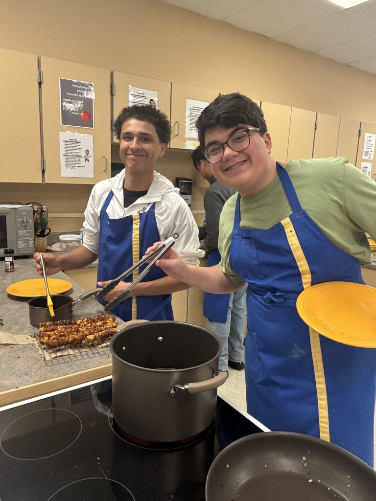 Double periods=free lab in Foods class! Students worked in groups to plan what they wanted to make in class. Some of the dishes included Chicken Fettuccine Alfredo, Sausage gravy and biscuits, and strawberry shortcake cake! 