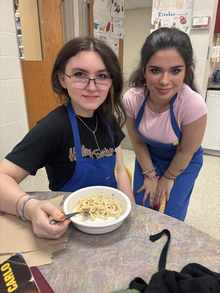 Double periods=free lab in Foods class! Students worked in groups to plan what they wanted to make in class. Some of the dishes included Chicken Fettuccine Alfredo, Sausage gravy and biscuits, and strawberry shortcake cake! 