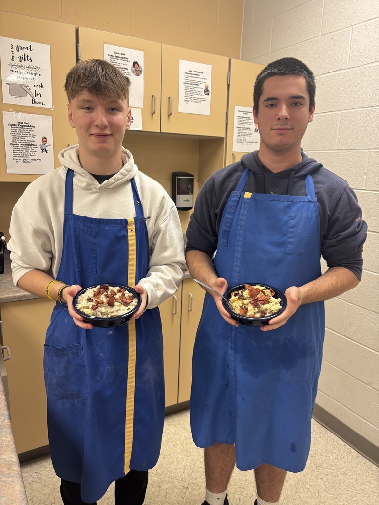 Double periods=free lab in Foods class! Students worked in groups to plan what they wanted to make in class. Some of the dishes included Chicken Fettuccine Alfredo, Sausage gravy and biscuits, and strawberry shortcake cake! 