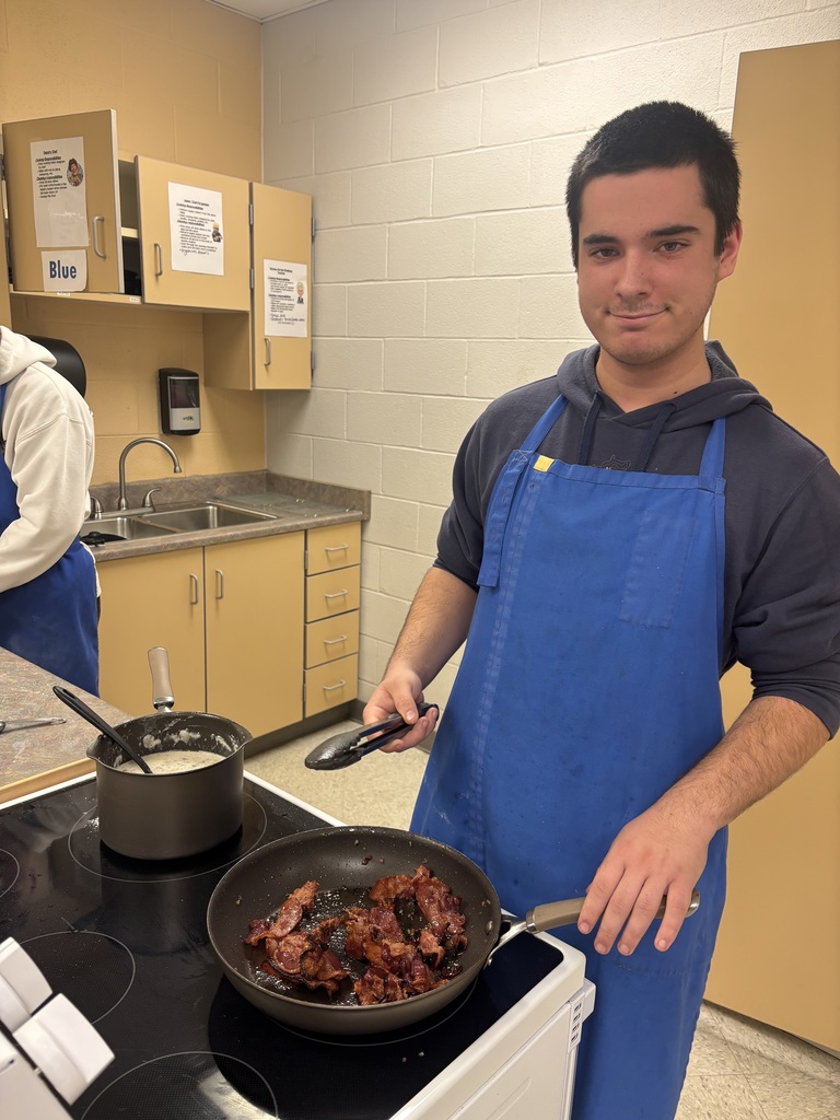 Double periods=free lab in Foods class! Students worked in groups to plan what they wanted to make in class. Some of the dishes included Chicken Fettuccine Alfredo, Sausage gravy and biscuits, and strawberry shortcake cake!