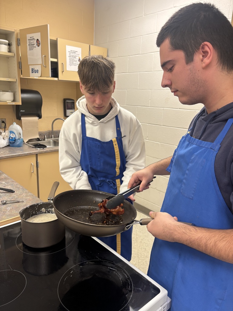 Double periods=free lab in Foods class! Students worked in groups to plan what they wanted to make in class. Some of the dishes included Chicken Fettuccine Alfredo, Sausage gravy and biscuits, and strawberry shortcake cake! 