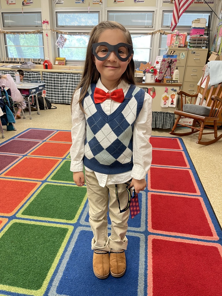 Mrs. Nutter's first grade class wowed Mr. Moore on principal's day by dressing like him.  Great job first graders.