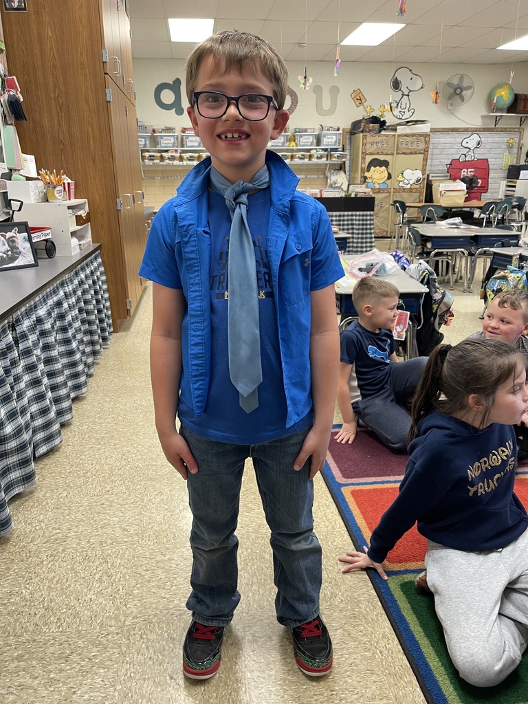 Mrs. Nutter's first grade class wowed Mr. Moore on principal's day by dressing like him.  Great job first graders.