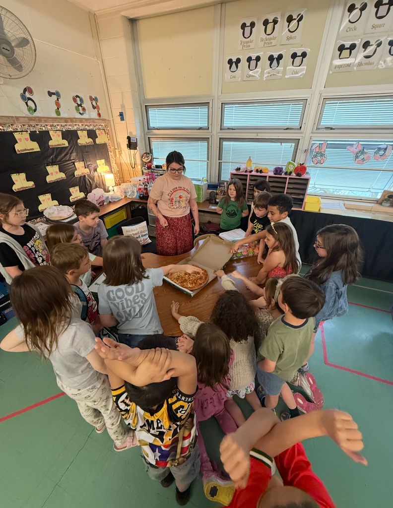 A special thank you to Papa John’s for partnering with our 1st grade classrooms to assist in teaching about fractions! Students had a fun, hands-on opportunity to explore halves, fourths and equal parts using real pizzas to bring math to life. We appreciate your support of our students and schools! @PapaJohns