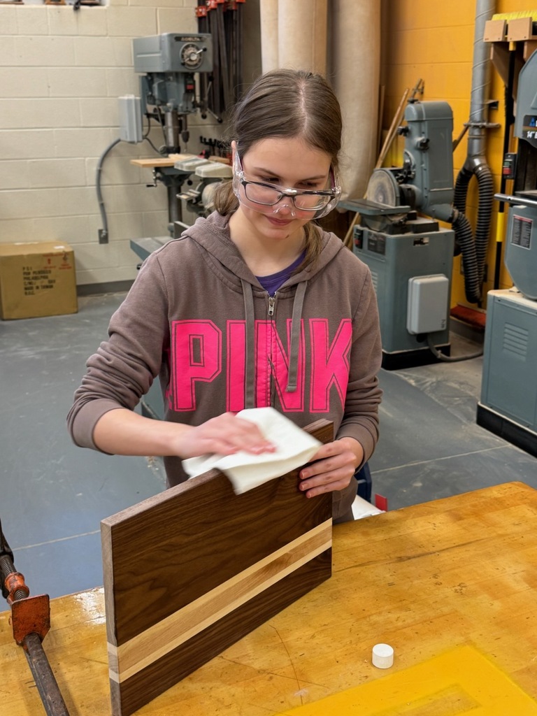  Tyson Corbin and Abbey Gearheart applying a finish to their cutting boards. 