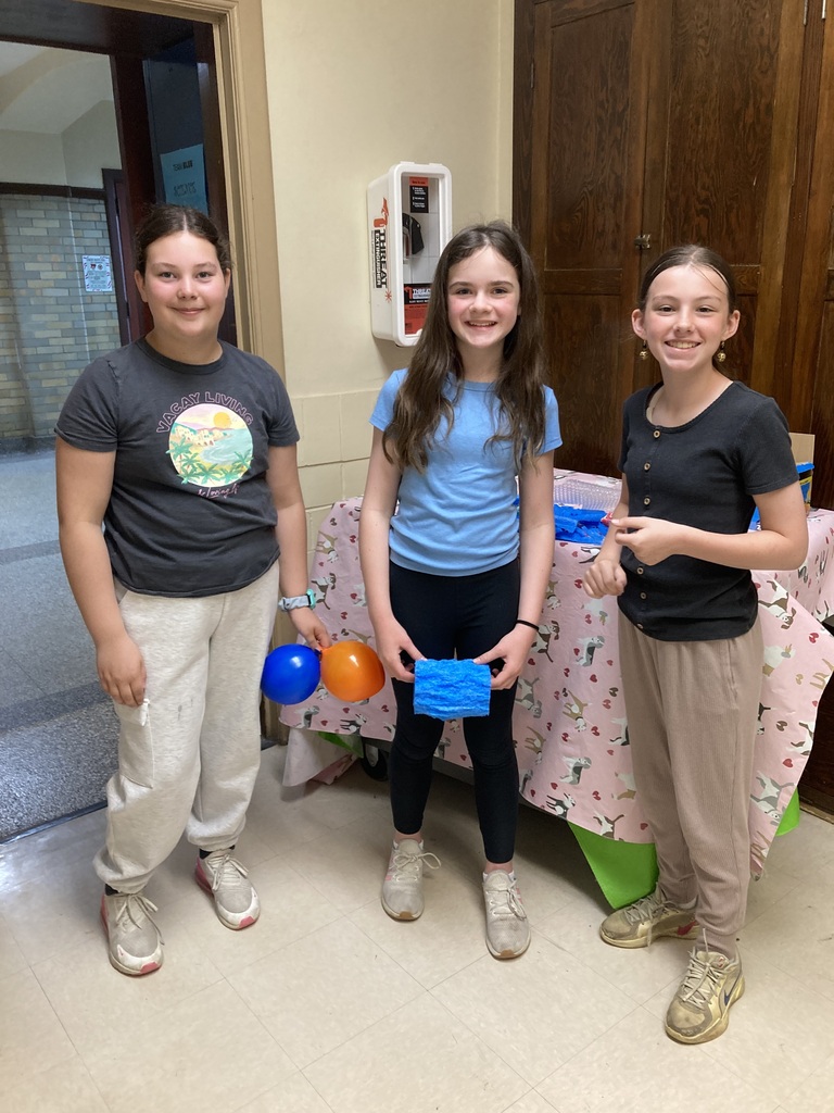 Mrs. Steffanni's 5th grade students on the Blue Team were excited to begin designing their egg drop creations! Students worked together to brainstorm ideas, discuss ways to protect their egg, and then bring their designs to life through creativity and teamwork. We can’t wait to see which designs survive the big drop!