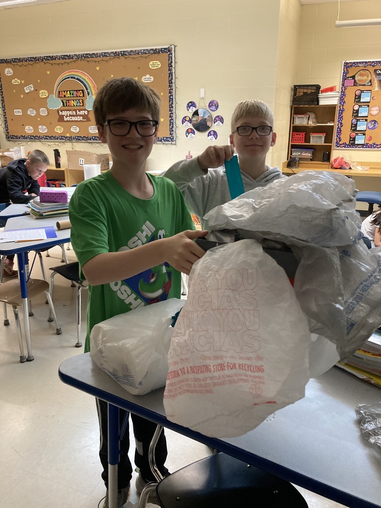 Mrs. Steffanni's 5th grade students on the Blue Team were excited to begin designing their egg drop creations! Students worked together to brainstorm ideas, discuss ways to protect their egg, and then bring their designs to life through creativity and teamwork. We can’t wait to see which designs survive the big drop!