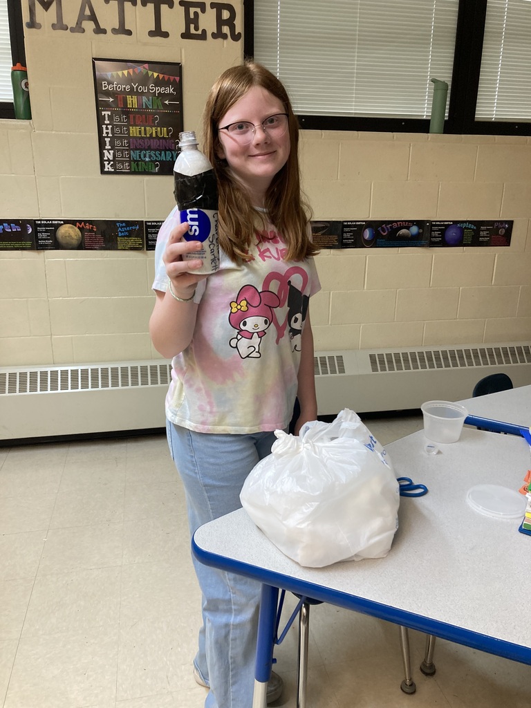 Mrs. Steffanni's 5th grade students on the Blue Team were excited to begin designing their egg drop creations! Students worked together to brainstorm ideas, discuss ways to protect their egg, and then bring their designs to life through creativity and teamwork. We can’t wait to see which designs survive the big drop!