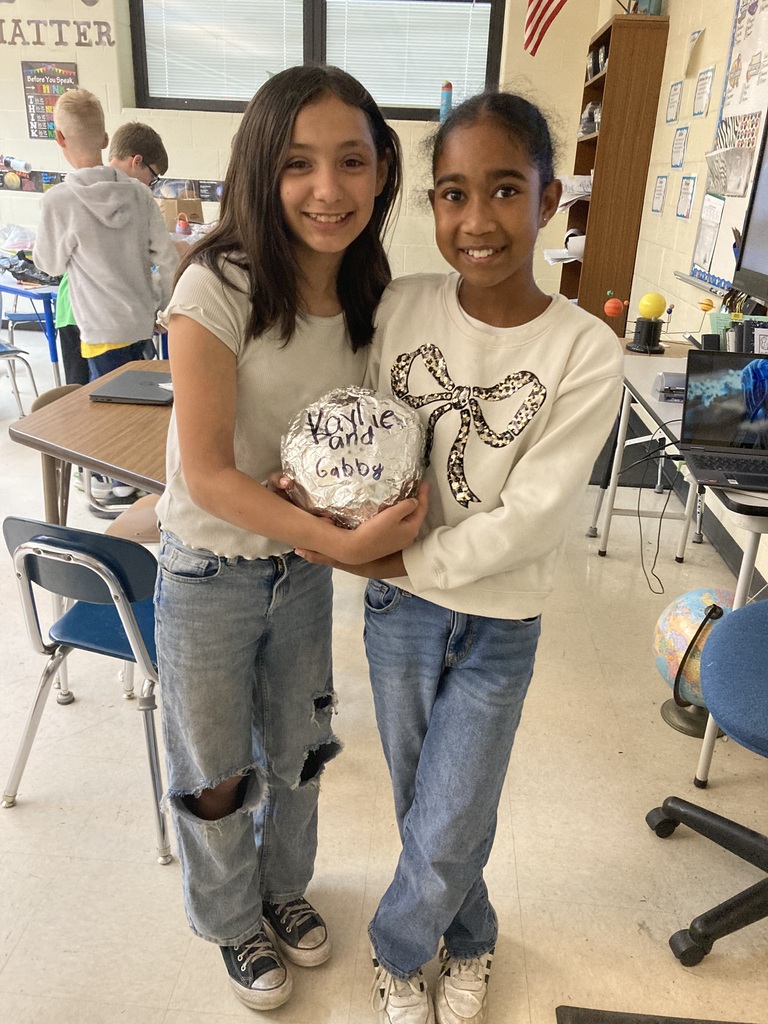 Mrs. Steffanni's 5th grade students on the Blue Team were excited to begin designing their egg drop creations! Students worked together to brainstorm ideas, discuss ways to protect their egg, and then bring their designs to life through creativity and teamwork. We can’t wait to see which designs survive the big drop!
