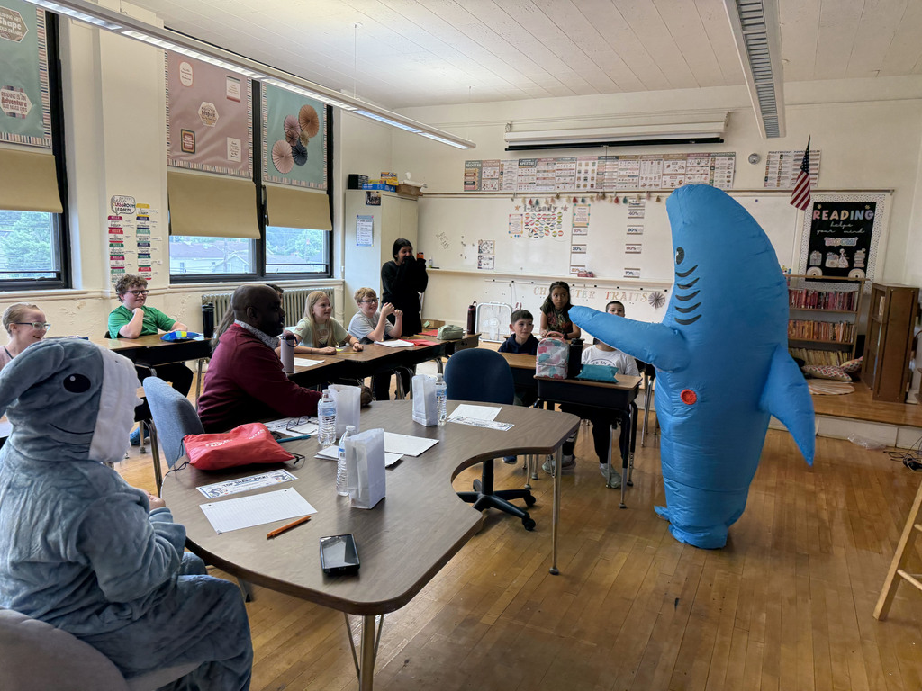 Kids in Mrs. Montague’s classes had a lot of fun creating inventions, conducting research, developing marketing strategies, and presenting their ideas to “sharks” during their Junior Shark Tank presentations. Students explained their ideas and negotiated their stakes. They were also fortunate to have parents, local business owners, and community members join them as sharks.🦈