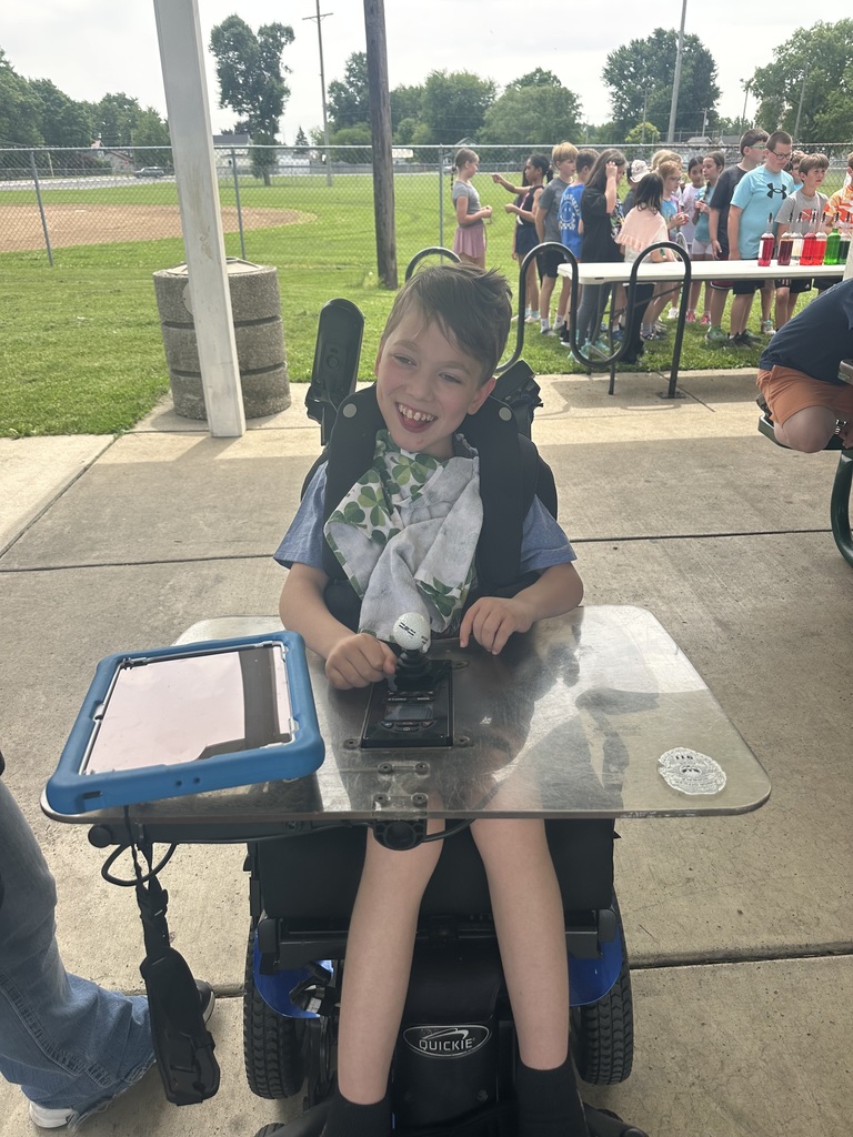 Mrs. Harris's class enjoyed a day at the park!! So much fun was had with such a wonderful bunch of students and staff. 
