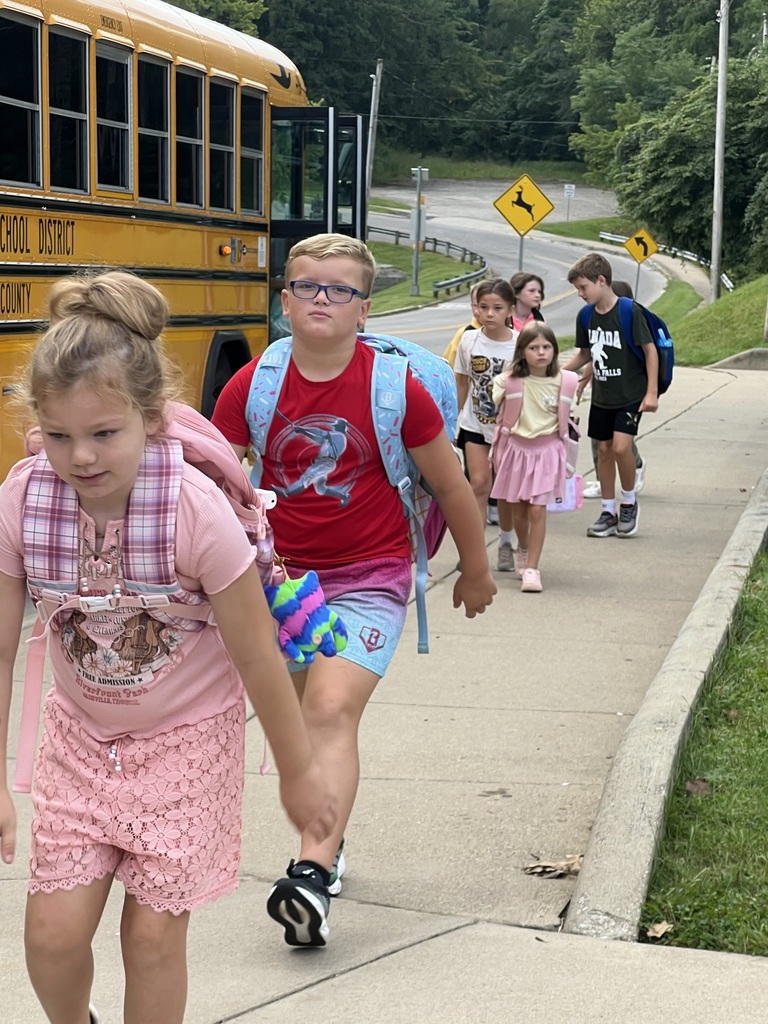 kids getting off the bus