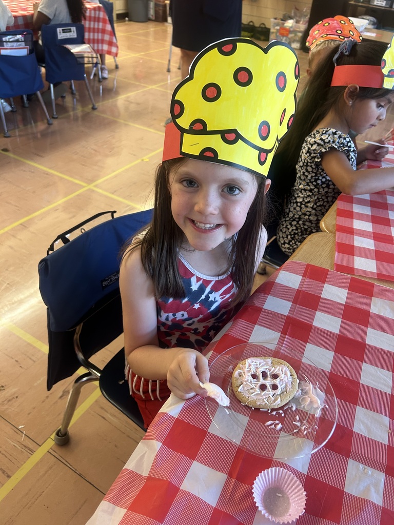 Mrs. Smarr, Mrs. Cannon, and Miss Kehr’s First Grade classes turned into a pizzeria Friday! They made a pizza craft, practiced addition, made a pizza cookie, and finished off the day with a slice of pizza!