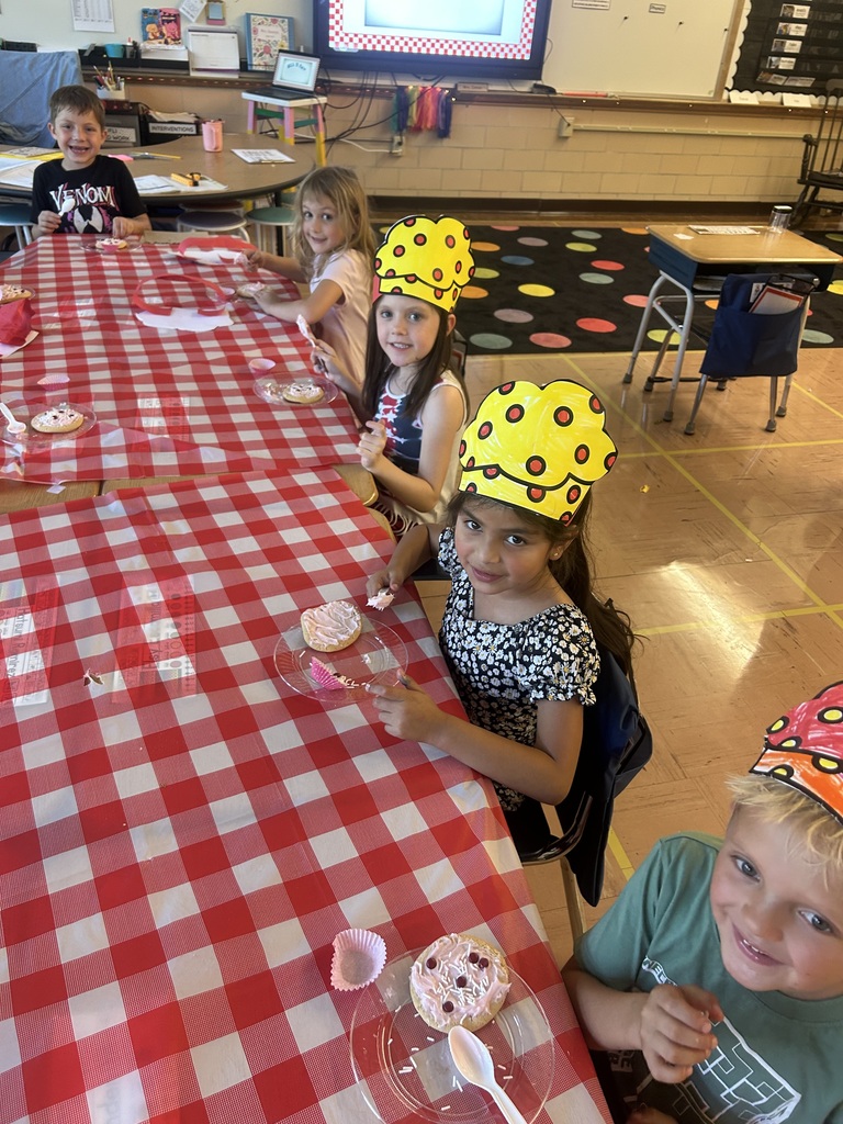 Mrs. Smarr, Mrs. Cannon, and Miss Kehr’s First Grade classes turned into a pizzeria Friday! They made a pizza craft, practiced addition, made a pizza cookie, and finished off the day with a slice of pizza!