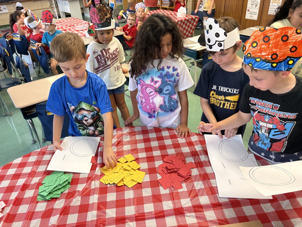 Mrs. Smarr, Mrs. Cannon, and Miss Kehr’s First Grade classes turned into a pizzeria Friday! They made a pizza craft, practiced addition, made a pizza cookie, and finished off the day with a slice of pizza!