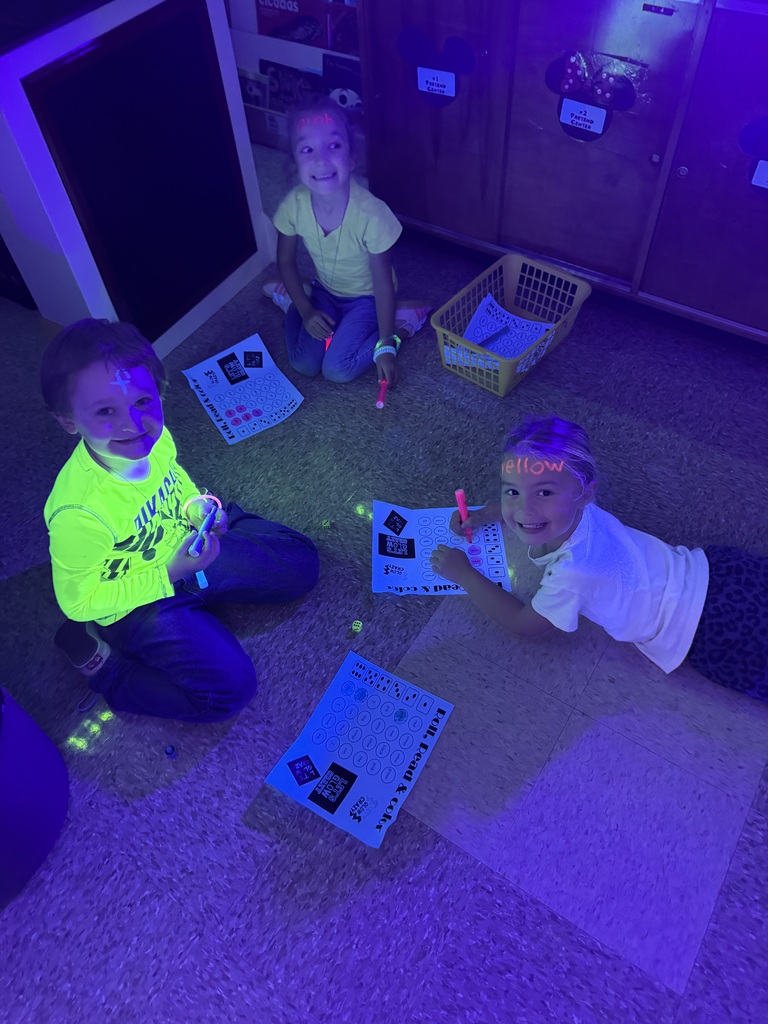 Mrs. Weyers class wrapped up learning the letter Gg with Glow Day! The students practiced letters and sounds, sight words, and comparing numbers with fun light up games!