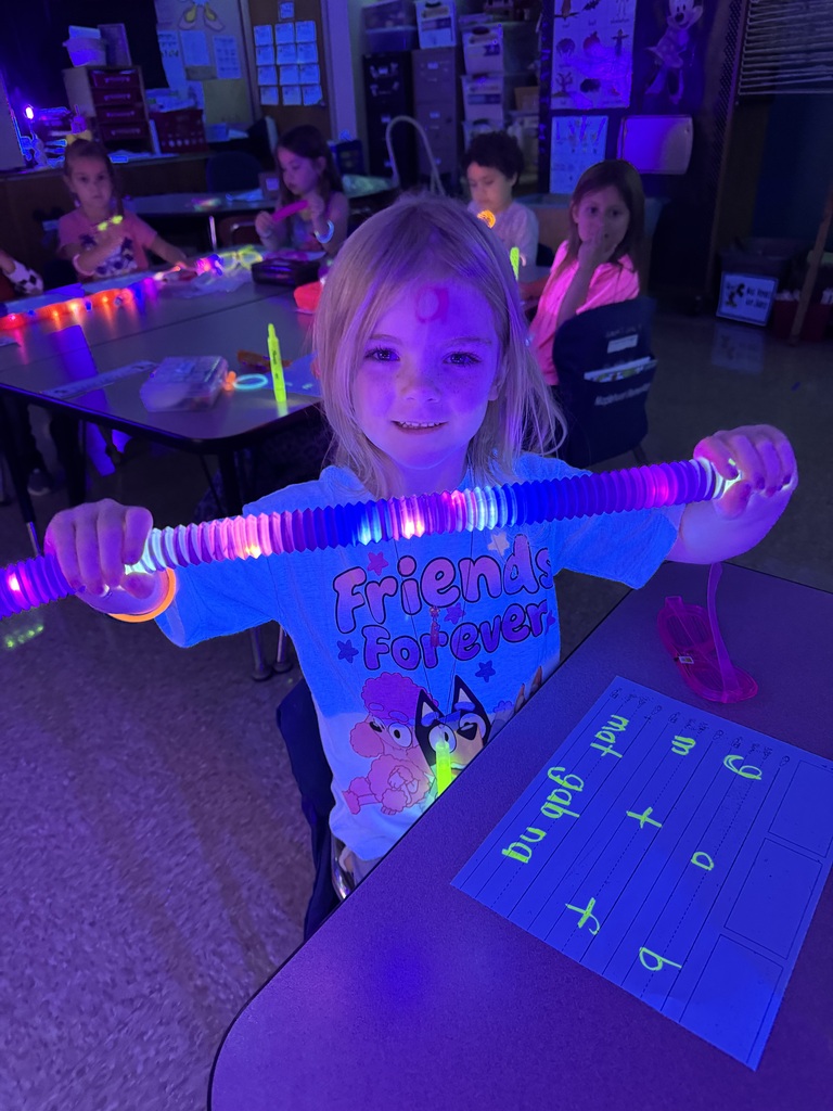 Mrs. Weyers class wrapped up learning the letter Gg with Glow Day! The students practiced letters and sounds, sight words, and comparing numbers with fun light up games!
