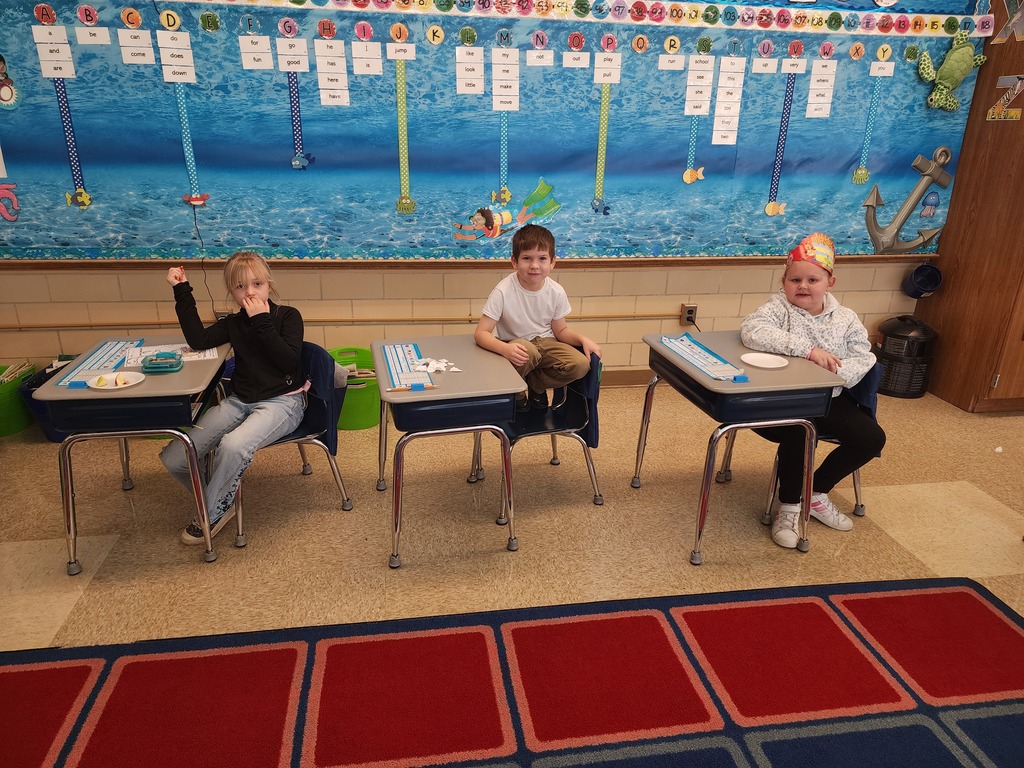 Apples to Apples Today Mr. Kraft had the opportunity to teach Mrs. Andrews class about apples. Students were able to see 3 different varieties of apples as well as sample all 3. Each student also receive 1 of each of the apples to take home to share their new knowledge.
