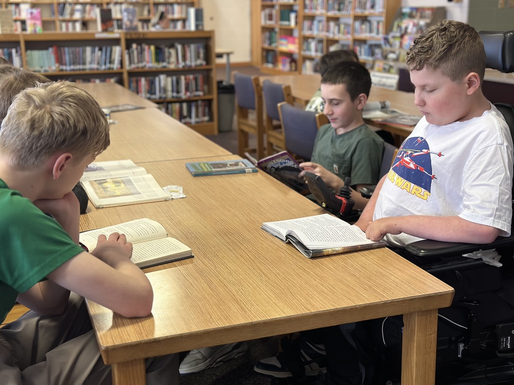NV students reading