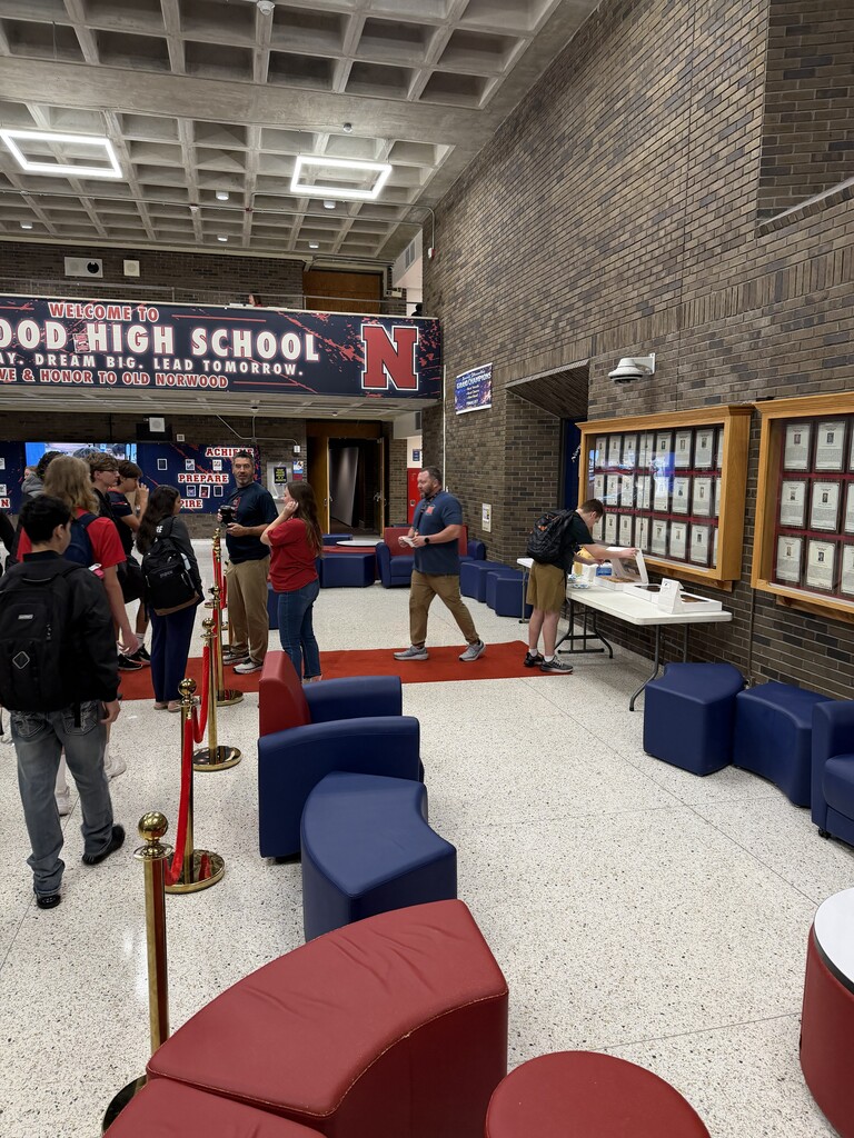 Students in NHS Lobby receiving donut prize