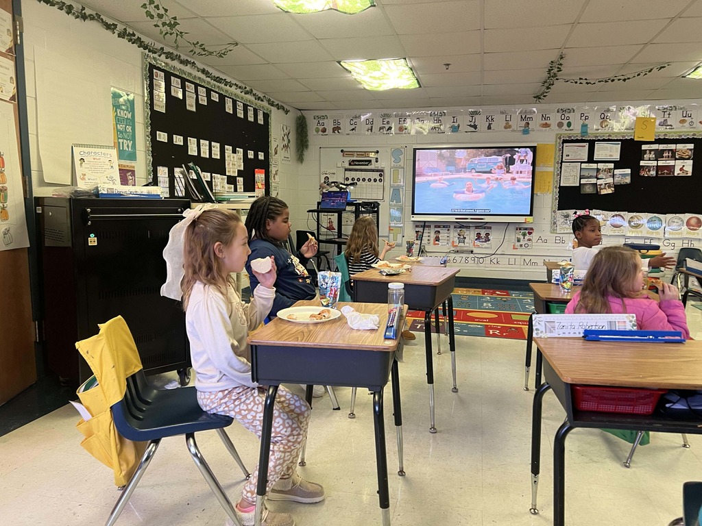 Students enjoying their pizza party.