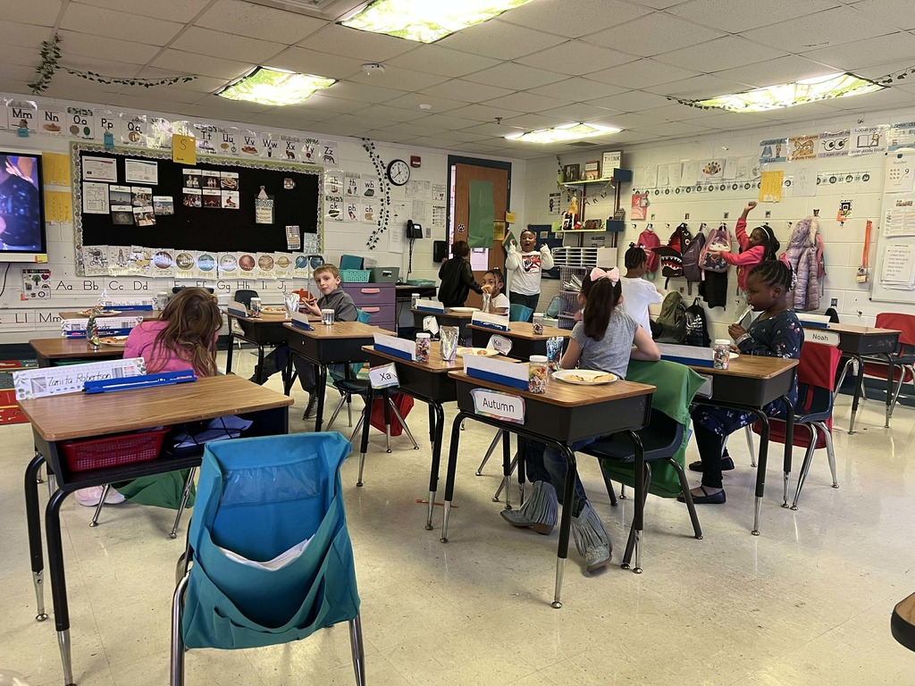 Students enjoying their pizza party.