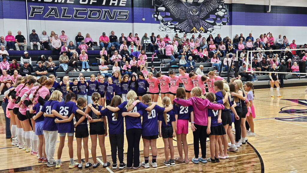 💗🏐 Pink Out Night + Volleyball Youth Night = A Night to Remember! 🏐💗 Last Thursday’s Pink Out Night was made even more special as our youngest Falcon volleyball players joined our high school athletes on the court for Youth Night! These moments are about so much more than volleyball. 💜 They’re about little athletes looking up to the players they hope to become, older athletes becoming role models, and teams building connections that reach far beyond the court.