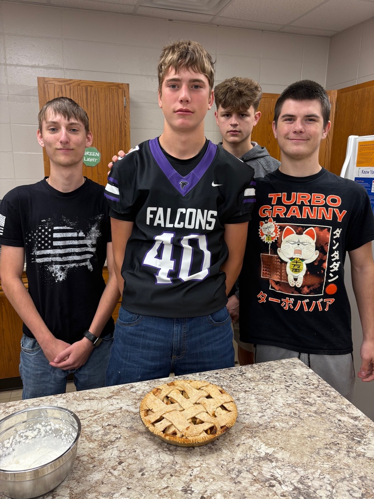 High School Foods class make apple pies