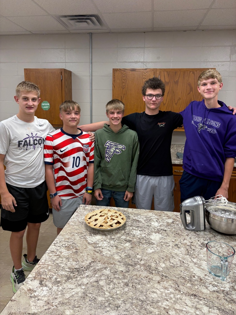 High School Foods class make apple pies