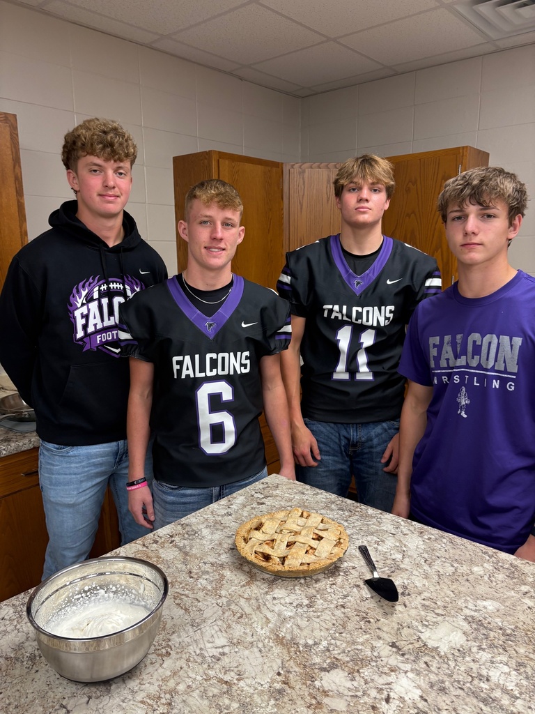 High School Foods class make apple pies