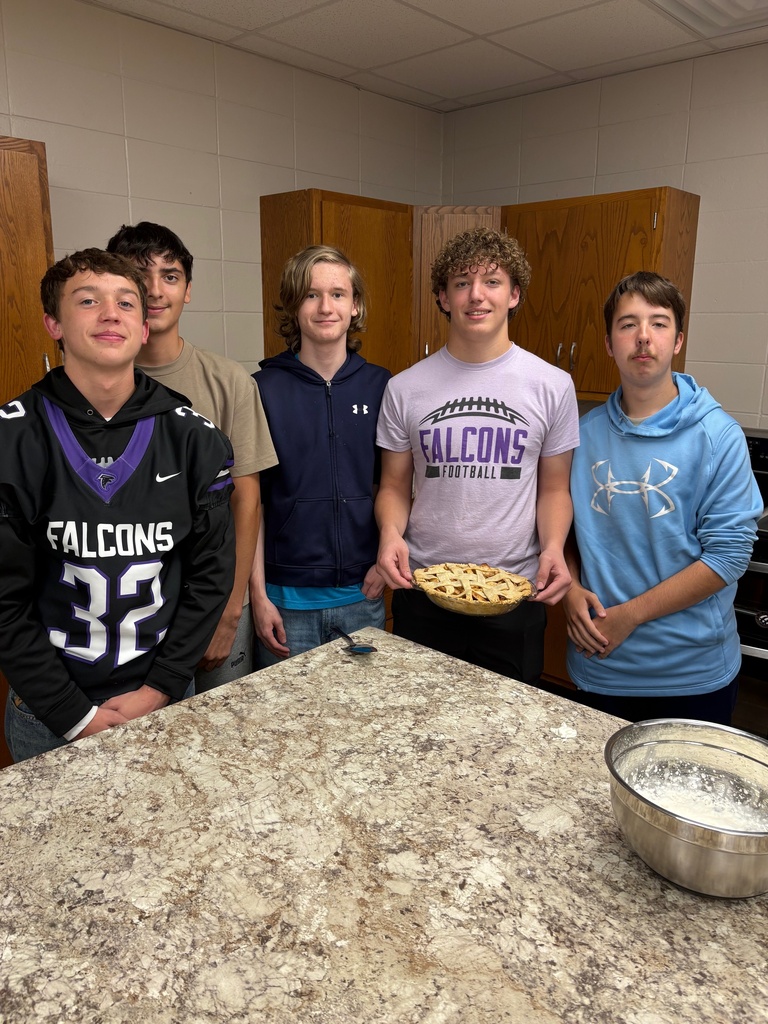 High School Foods class make apple pies