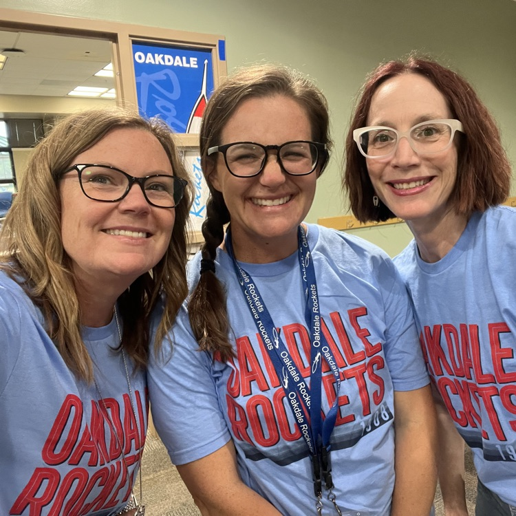 Mrs. Hensley, Mrs. Roe and Doctora ready for students!