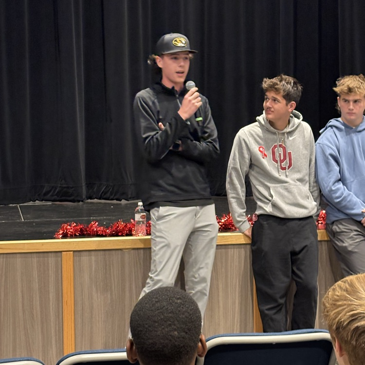 alumni visit 8th graders