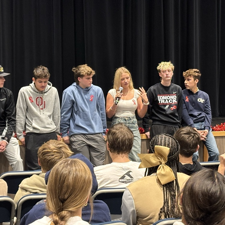 alumni visit 8th graders