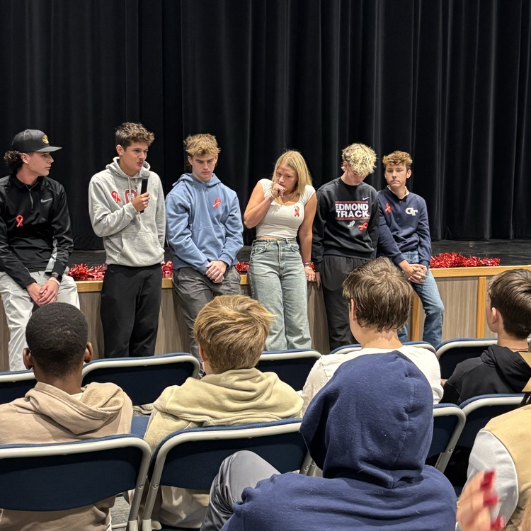 alumni visit 8th graders