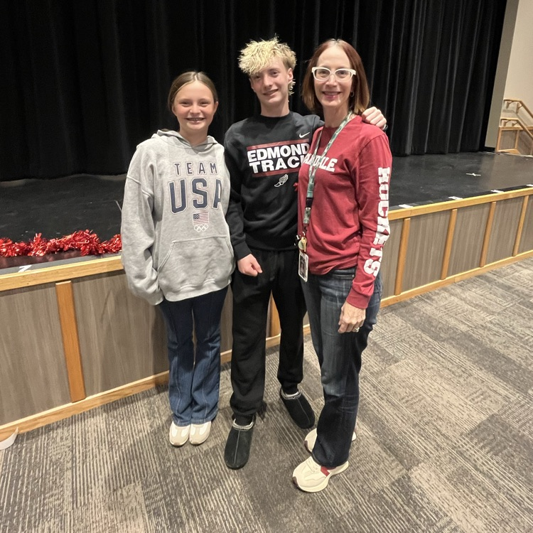 alumni visit 8th graders