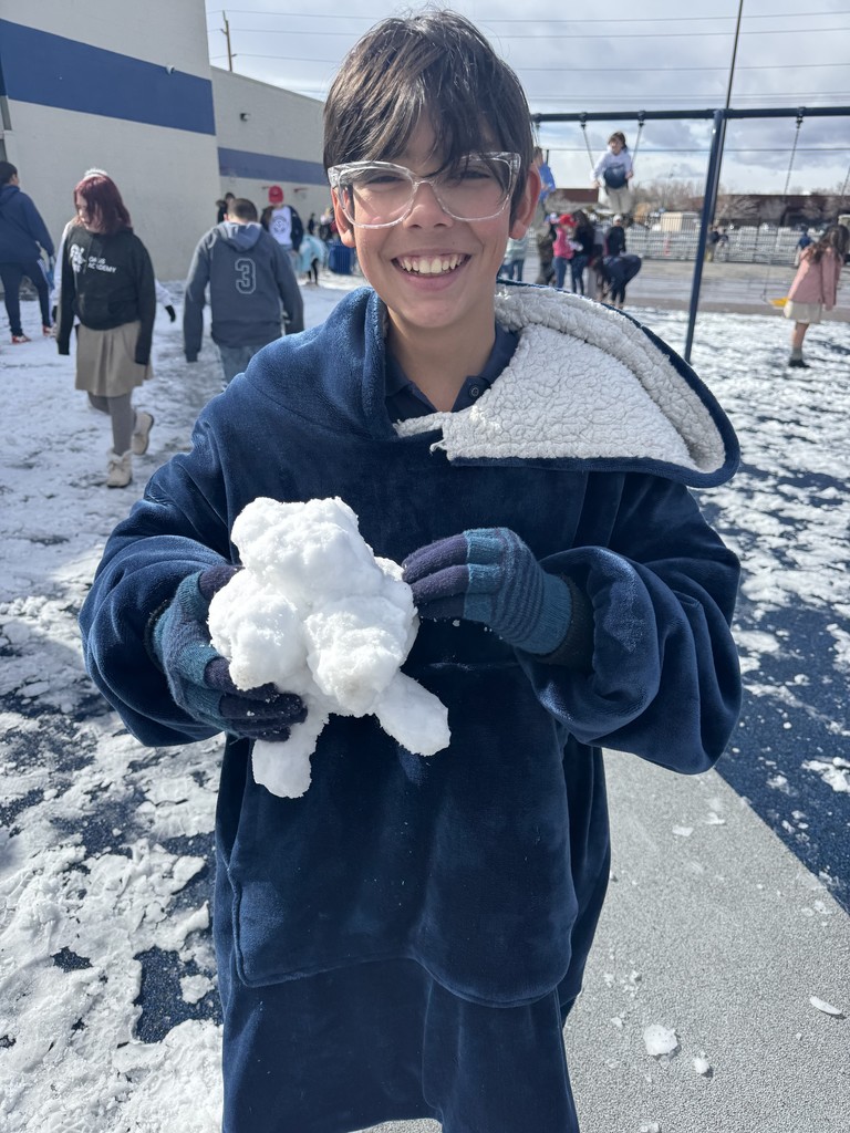 kid makes pig out of snow